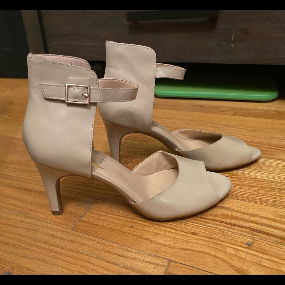 Open toe sandals